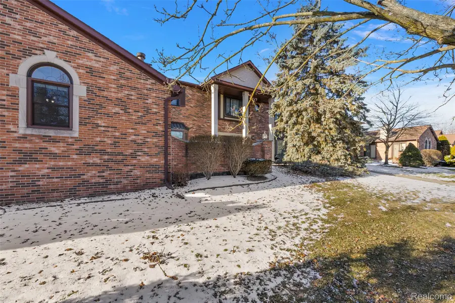 2322 London Bridge Drive #60, Rochester Hills, MI 48307 - #2