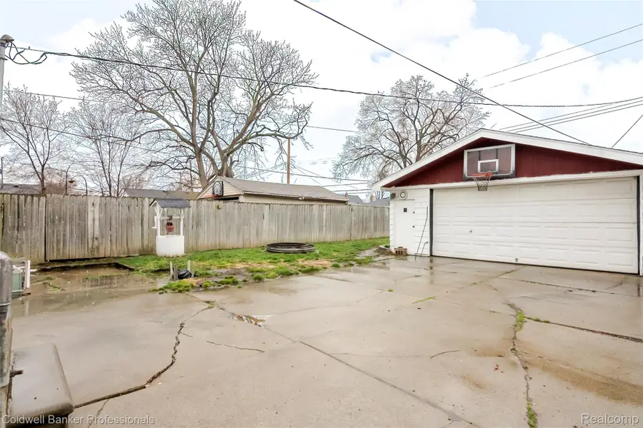 24883 Dale Avenue, Eastpointe, MI 48021 - #2