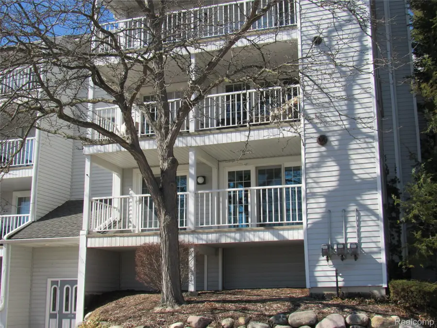 3565 S Port Cove Drive #63, Waterford, MI 48328 - #2