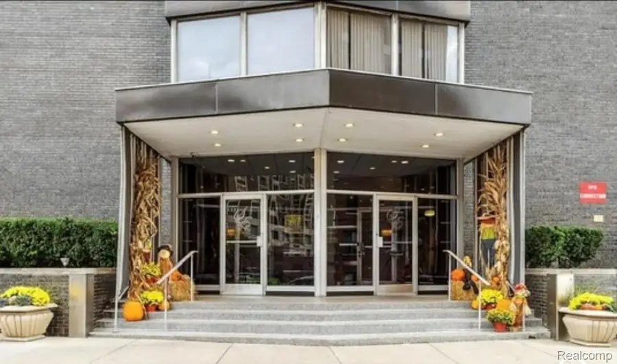 8200 Jefferson Avenue E #803, Detroit, MI 48214 - #2