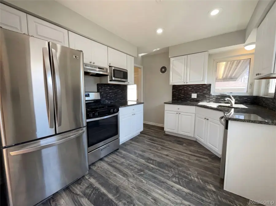 29212 Ursuline Street, Saint Clair Shores, MI 48081 - #2