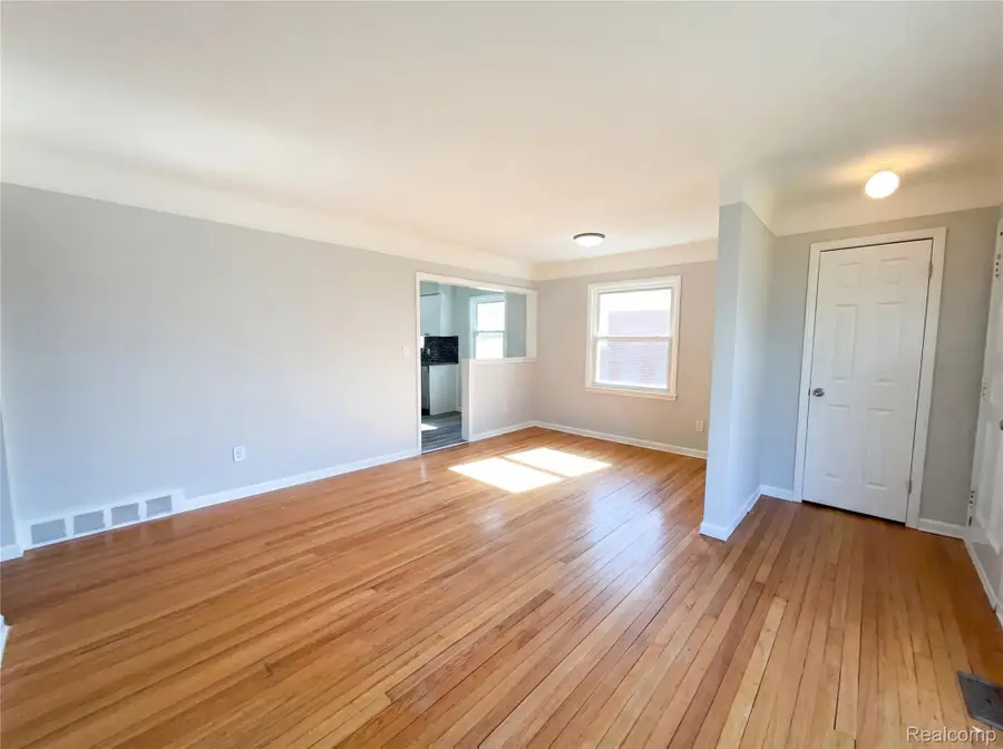 29212 Ursuline Street, Saint Clair Shores, MI 48081 - #3