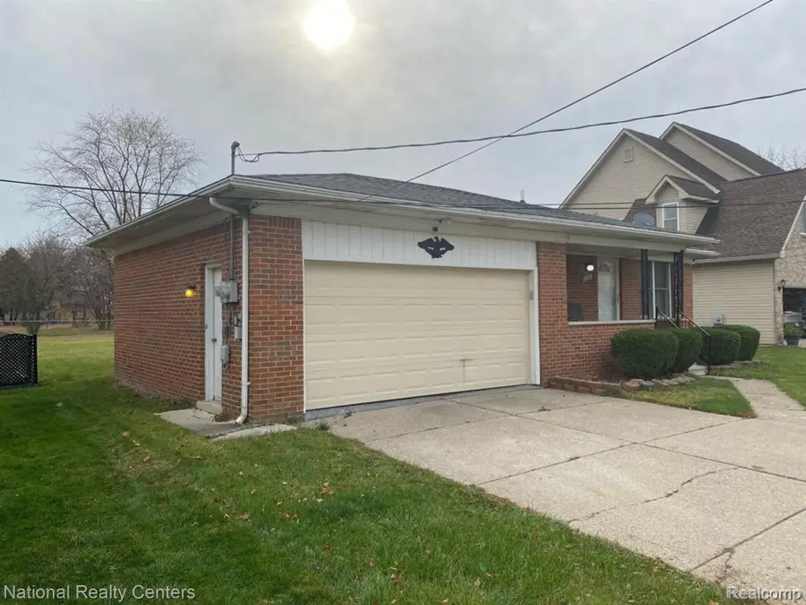 2106 Oakcrest Road, Sterling Heights, MI 48310 - #3