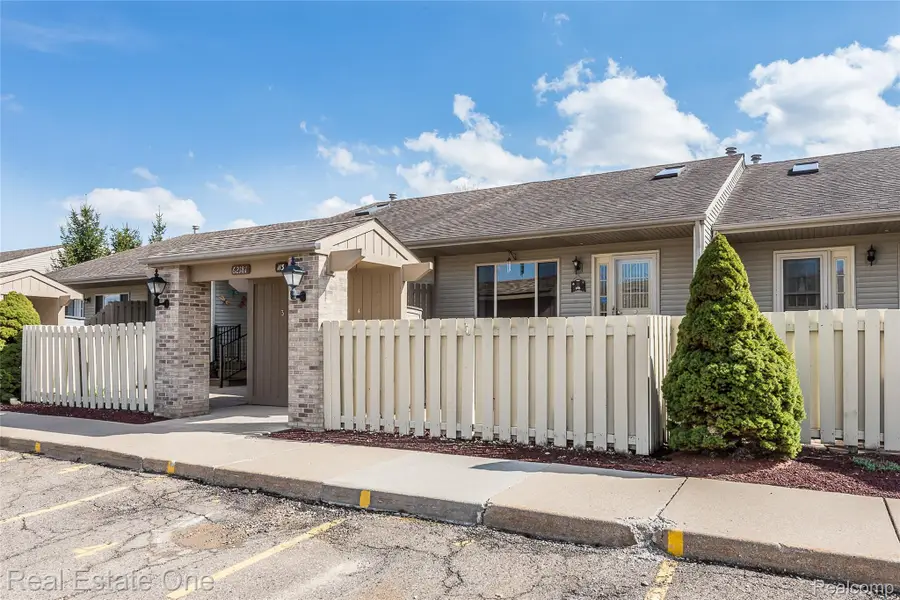 62181 Arlington Circle #4, South Lyon, MI 48178 - #2