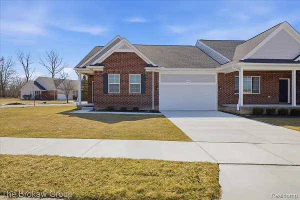 1435 Luxington Drive, Lapeer, MI 48446