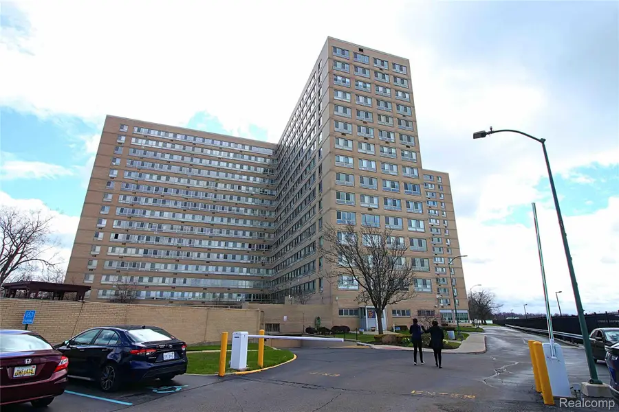 8900 E Jefferson Avenue N #1418 1419, Detroit, MI 48214 - #2