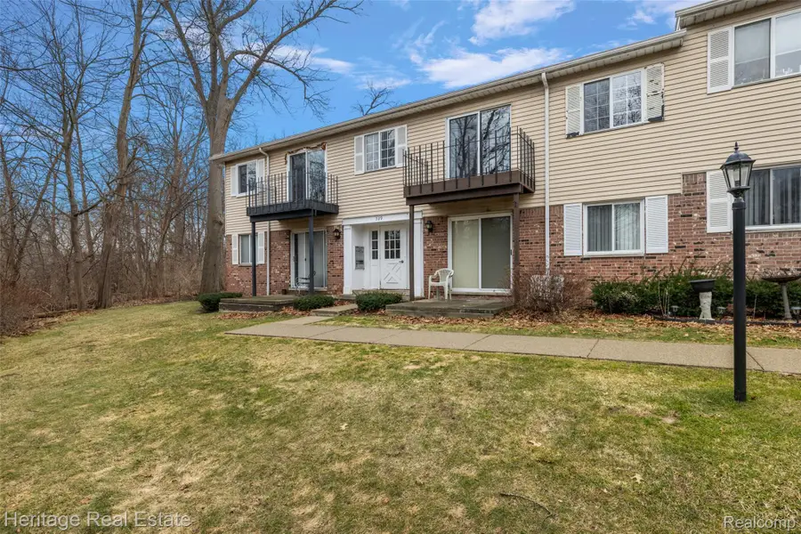 5299 Highland Road #202, Waterford, MI 48327 - #3