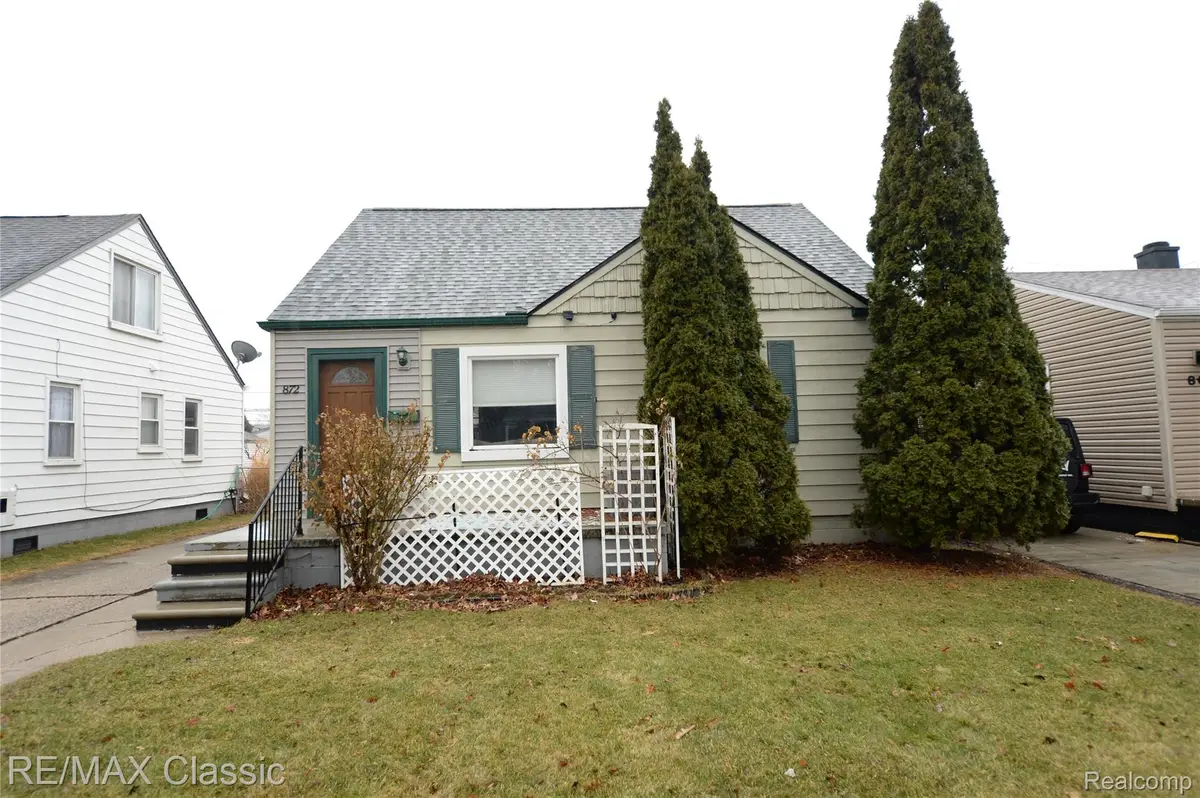 872 E Rowland Avenue, Madison Heights, MI 48071 - #1