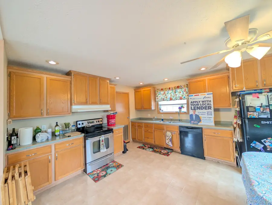 11224 Nearbrook Court, South Lyon, MI 48178 - #2