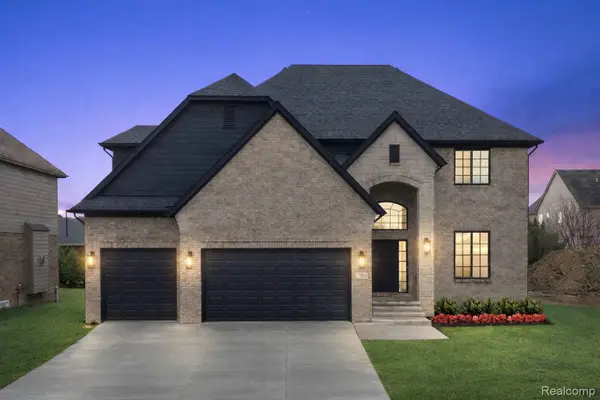 17000 Pienza Drive, Macomb, MI 48042