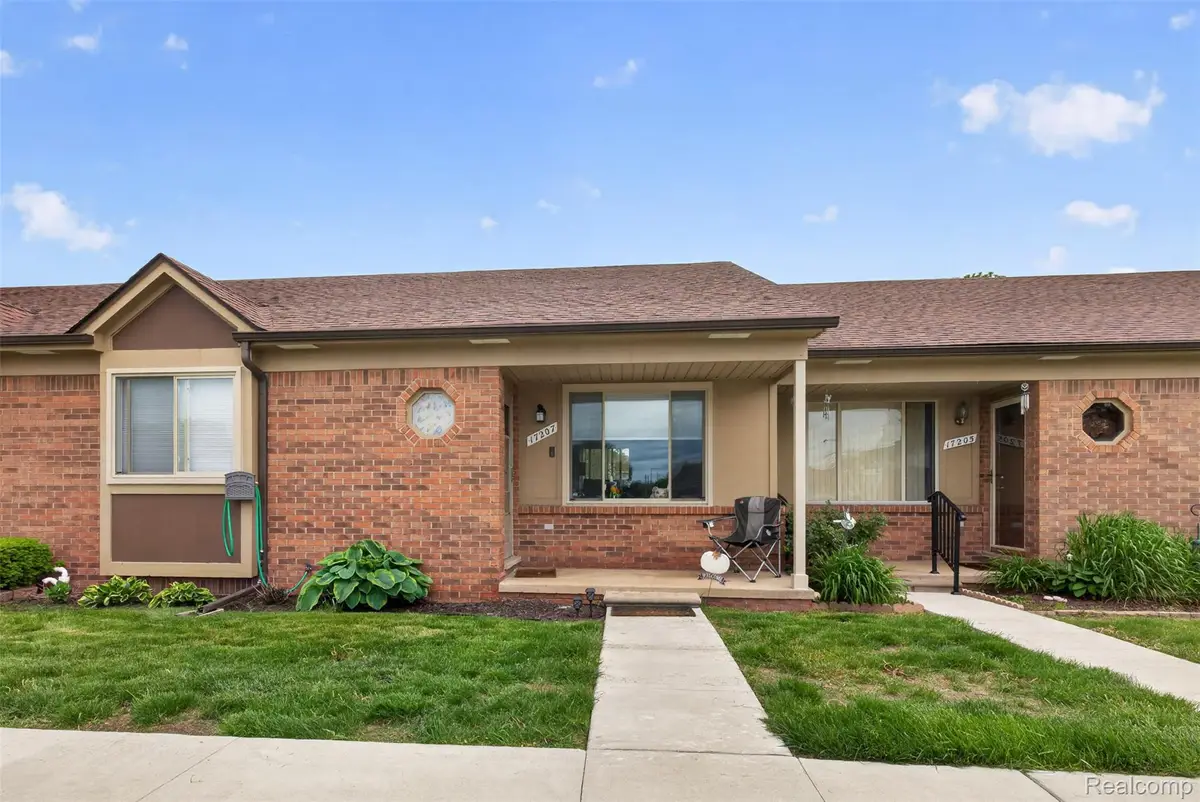 17207 Kingsbrooke Drive, Clinton, MI 48038 - #1