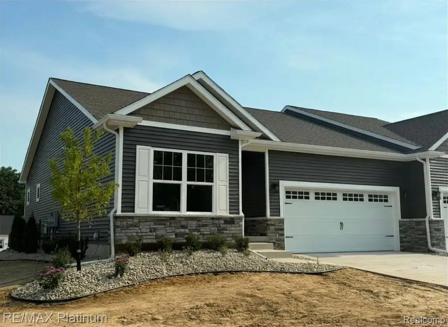 863 Oakwood Circle #23, Fenton, MI 48430 - #2