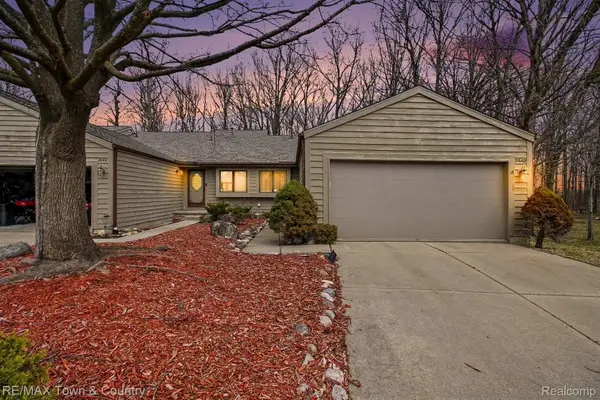 2442 Valley Oaks Circle #35, Flint, MI 48532
