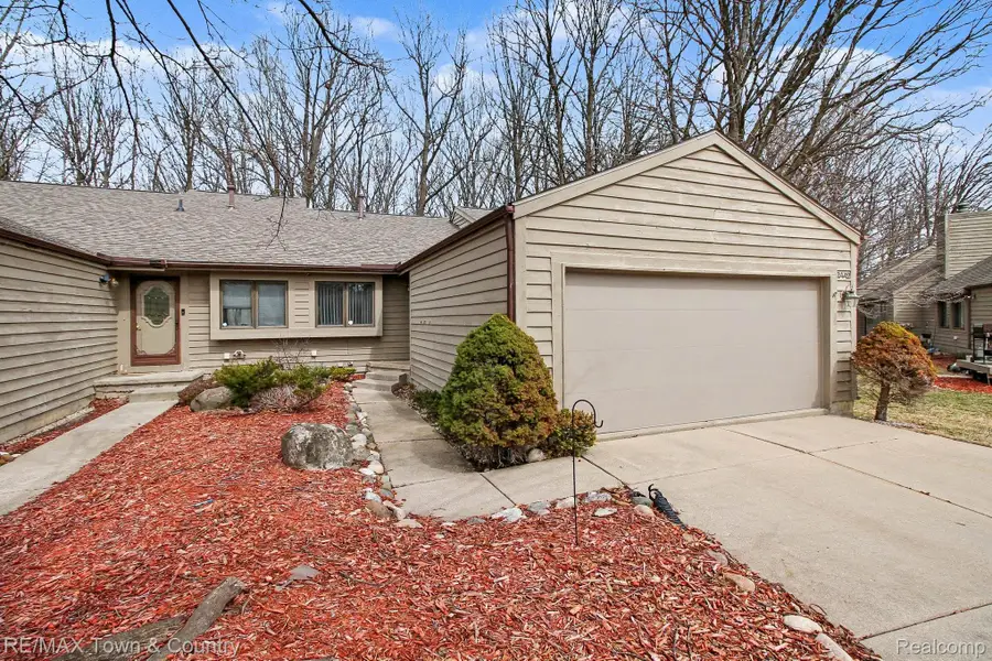 2442 Valley Oaks Circle #35, Flint, MI 48532 - #2
