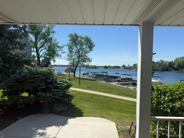 3553 Port Cove Drive #34, Waterford, MI 48328