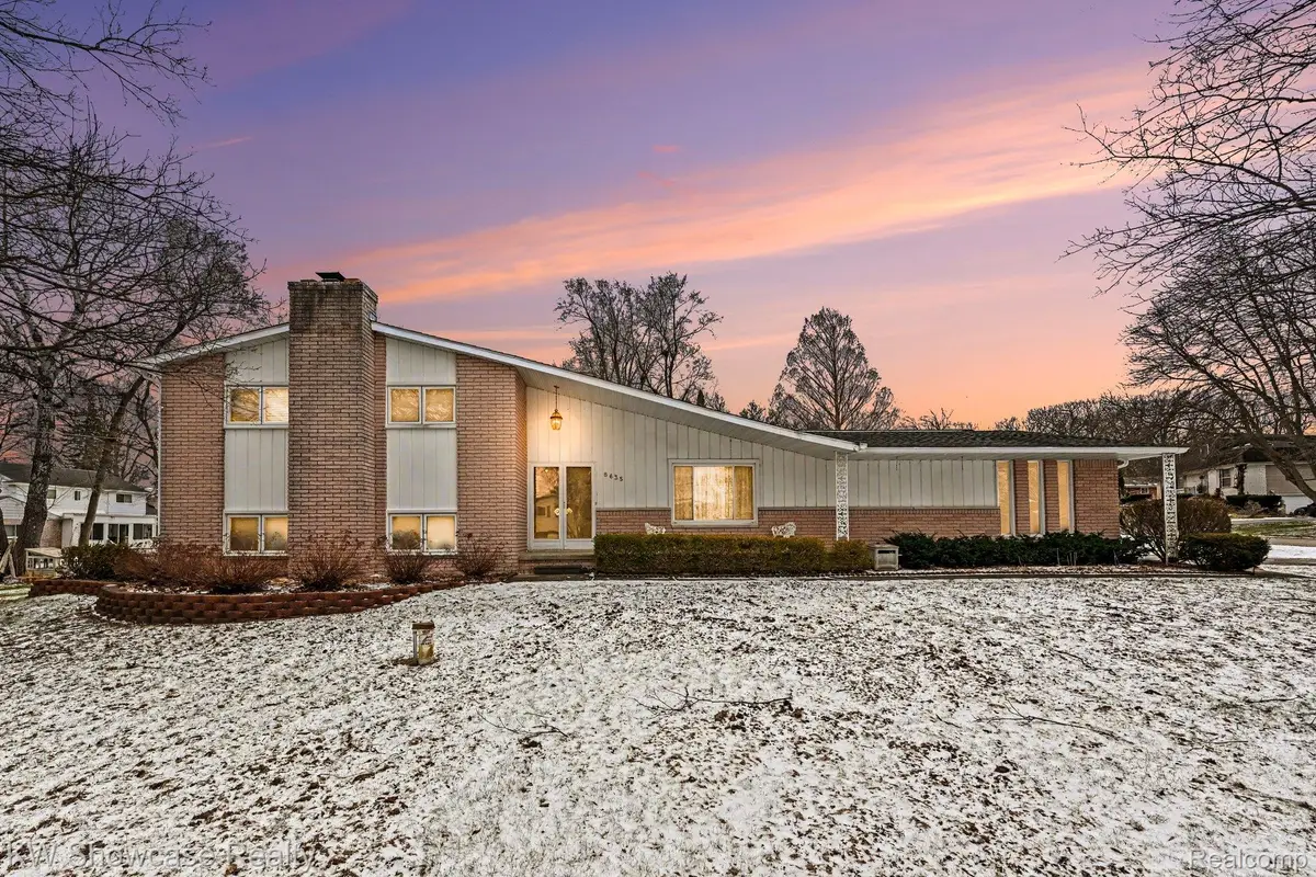8635 Sandy Crest Drive, White Lake, MI 48386 - #1