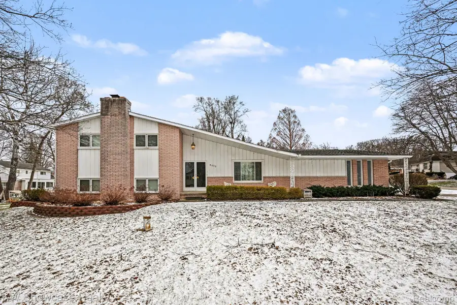 8635 Sandy Crest Drive, White Lake, MI 48386 - #2