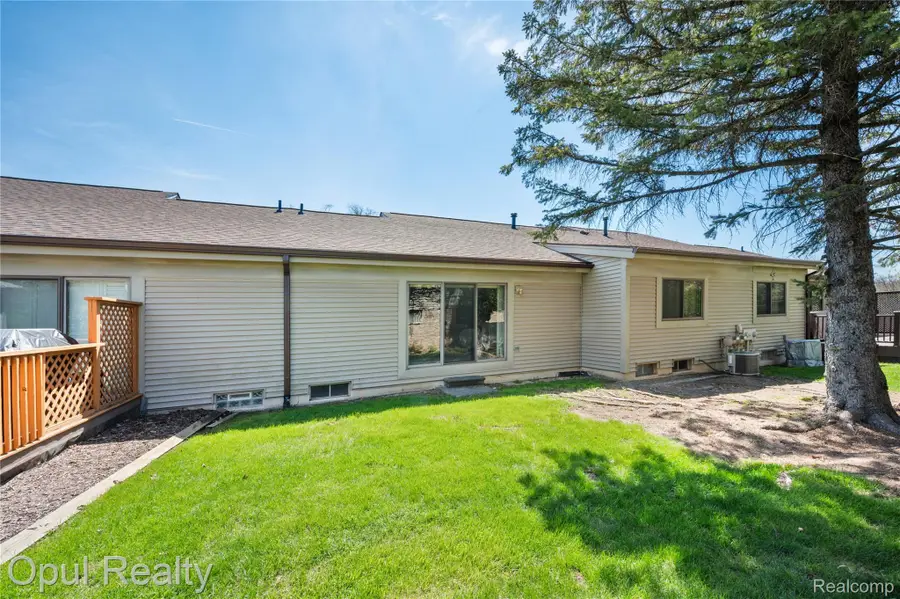 27323 Apple Blossom Lane, Southfield, MI 48034 - #2