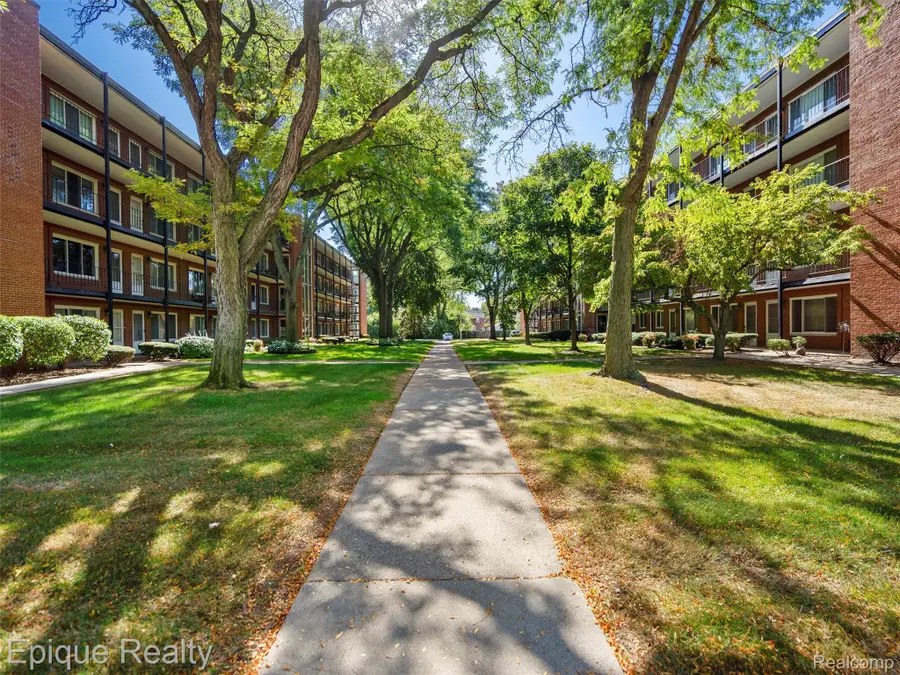 2915 W 13 Mile Road #101, Royal Oak, MI 48073 - #2
