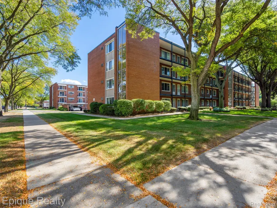 2915 W 13 Mile Road #101, Royal Oak, MI 48073 - #3