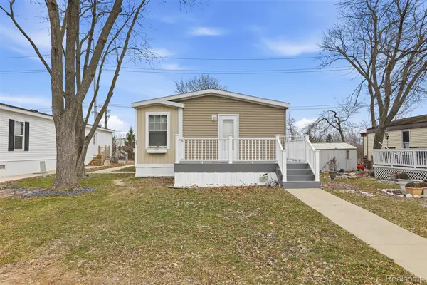 33 Bluebird Hill Drive, LakeOrion, MI 48359