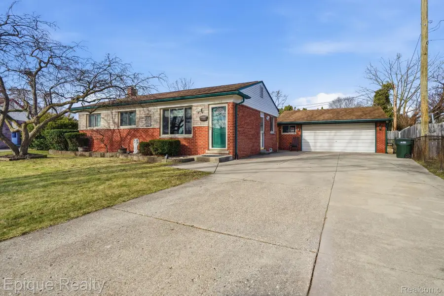 12068 Amber Court, Sterling Heights, MI 48312 - #2