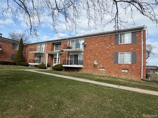 454 Fox Hills Drive N, BloomfieldHills, MI 48304