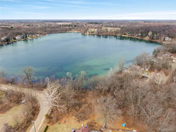 15045 Longfield Drive, Linden, MI 48451