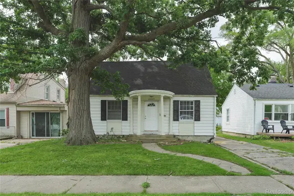 20644 Elkhart Street, HarperWoods, MI 48225