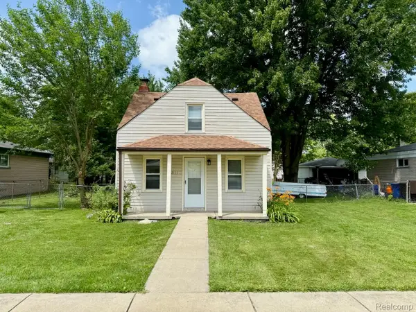 12111 Leverne, Redford, MI 48239