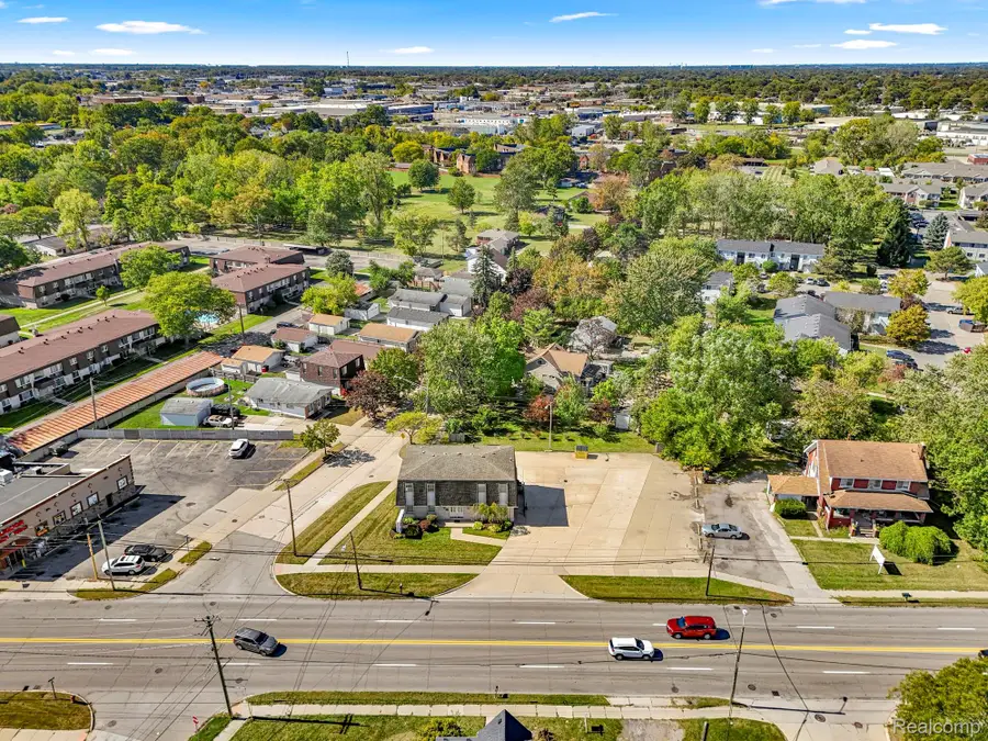 30401 Utica Road, Roseville, MI 48066 - #3