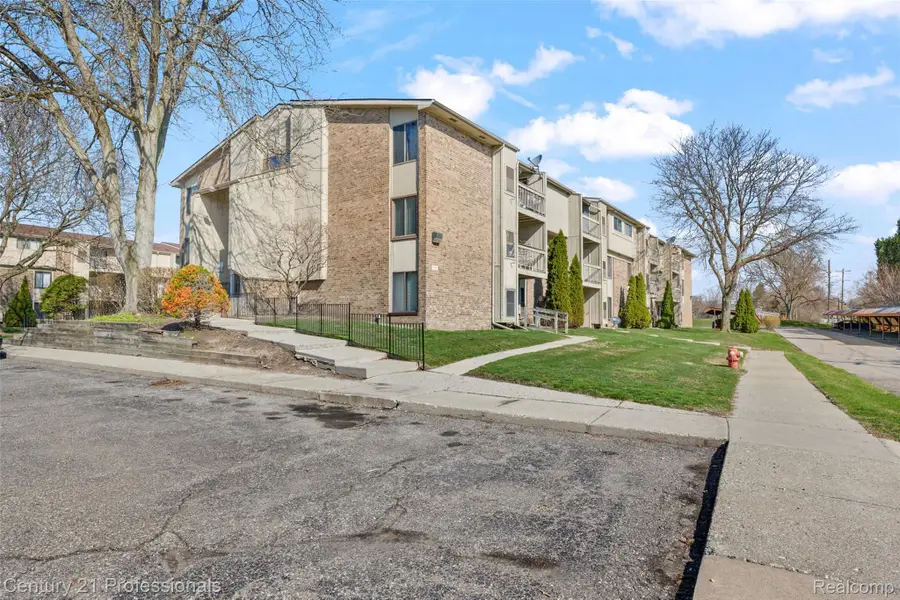 30515 W 14 Mile Road #26, Farmington Hills, MI 48334 - #3