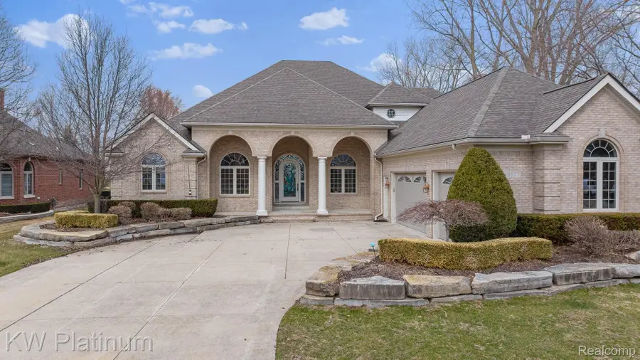48877 Point Lakeview Drive, Chesterfield, MI 48047 - #2