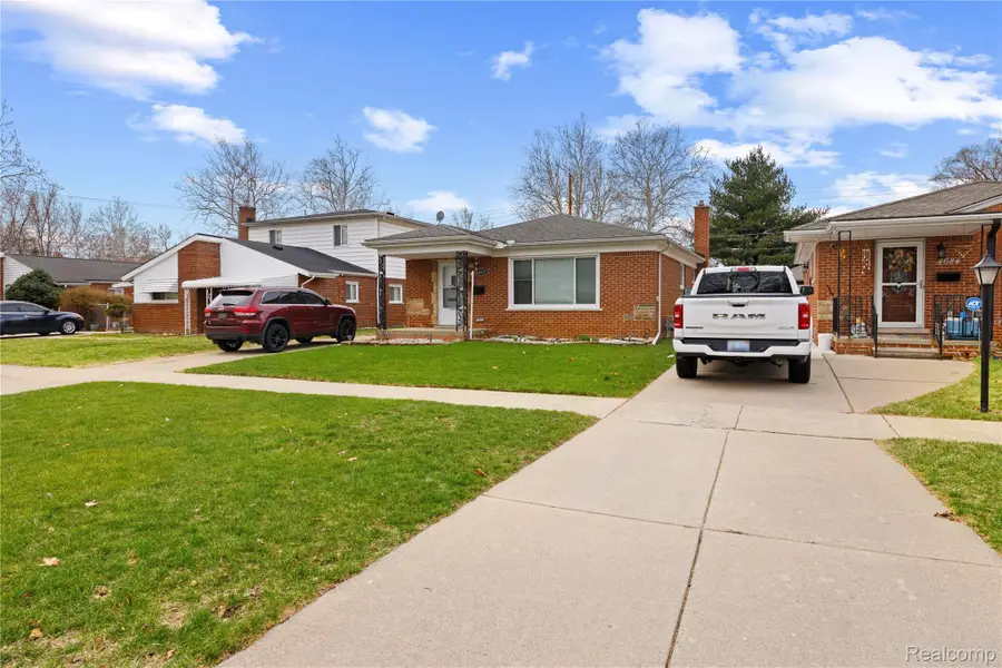 4692 Mckinley Street, Dearborn Heights, MI 48125 - #3