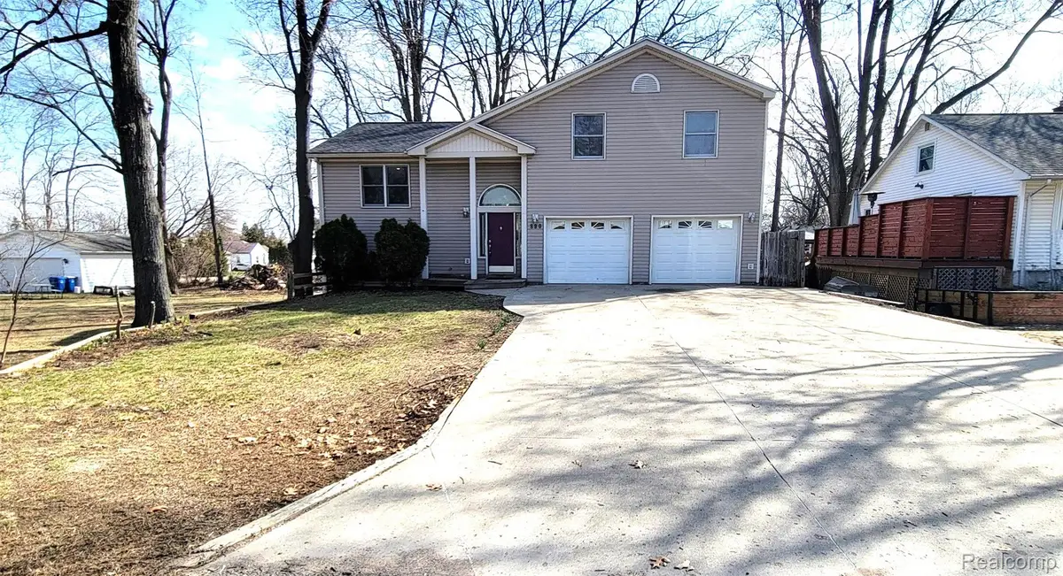 890 Tyrone Avenue, Waterford, MI 48328 - #1