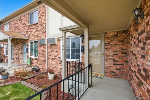 25126 Franklin Terrace Franklin Terrace #6, SouthLyon, MI 48178