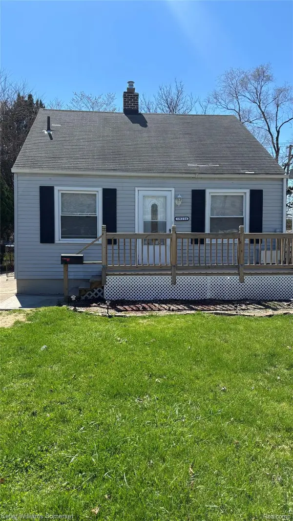 19216 Woodside Street, HarperWoods, MI 48225