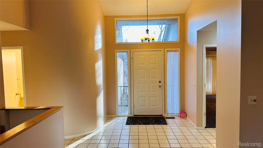 33779 Vista Drive, Farmington Hills, MI 48331 - #3
