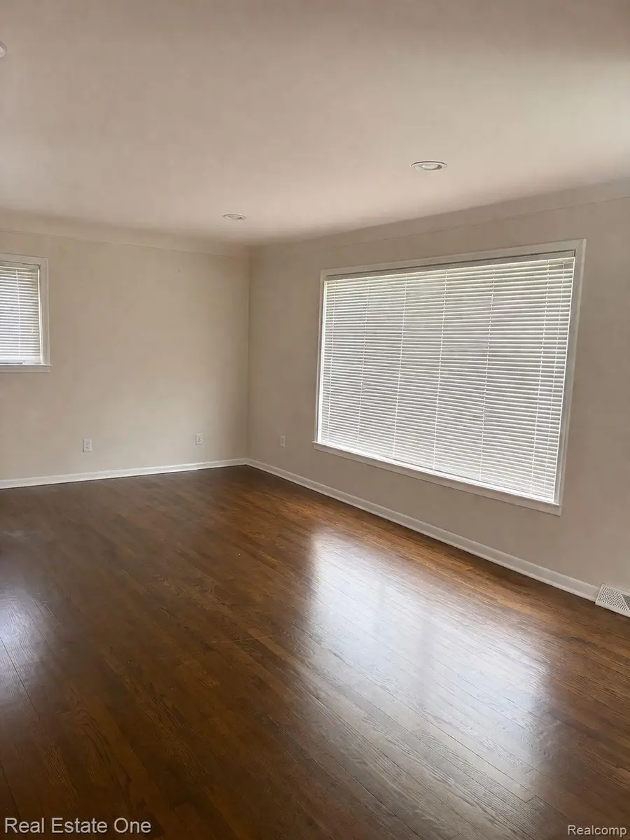 27014 Ford Road, Dearborn Heights, MI 48127 - #3