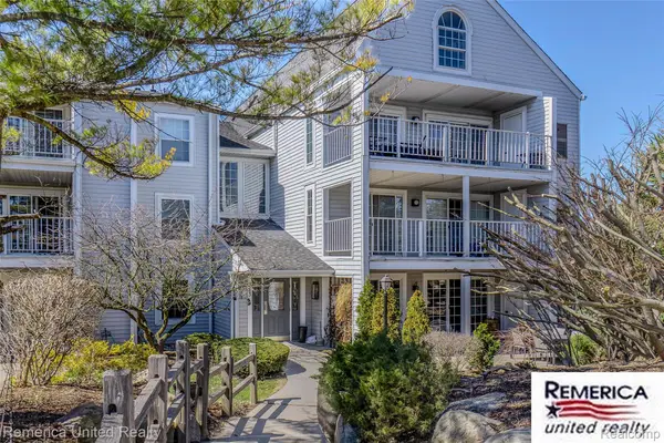 3553 Port Cove Drive #36, Waterford, MI 48328