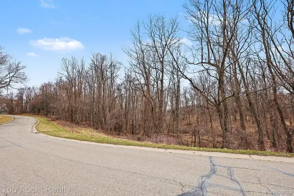 1511 Barrwood Trail, Oxford, MI 48371
