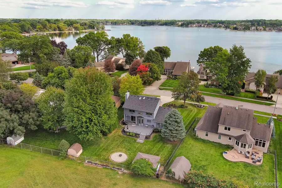 3151 Loon Lake Shores Road, Waterford, MI 48329 - #3