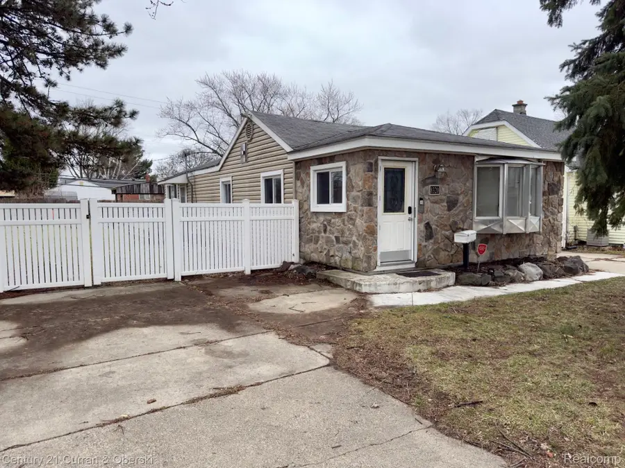 8320 Robindale Avenue, Dearborn Heights, MI 48127 - #2