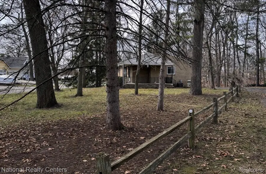 7010 Locklin Street, West Bloomfield, MI 48324 - #2