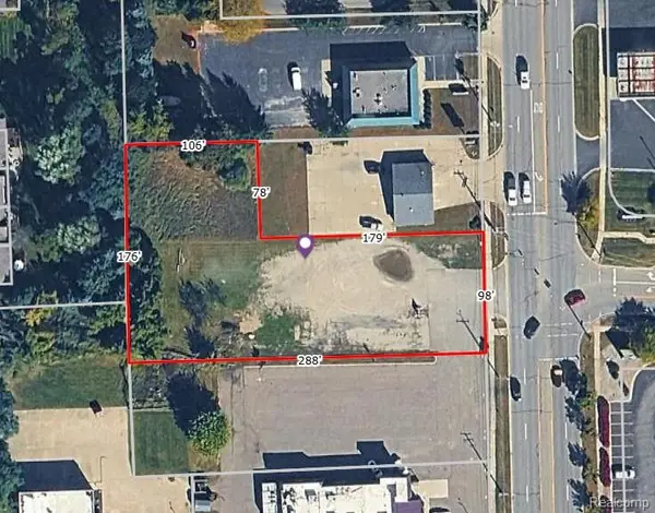1301 N Leroy Street, Fenton, MI 48430