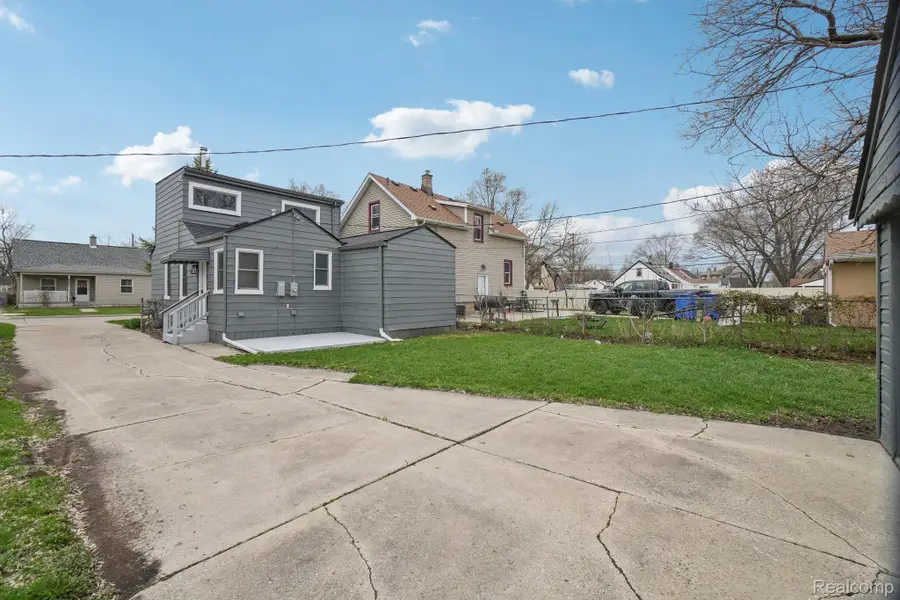 8619 Lozier Avenue, Warren, MI 48089 - #2