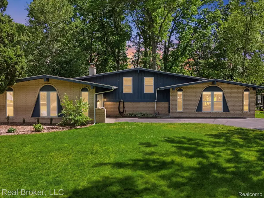 7514 Capri Drive, White Lake, MI 48383 - #2
