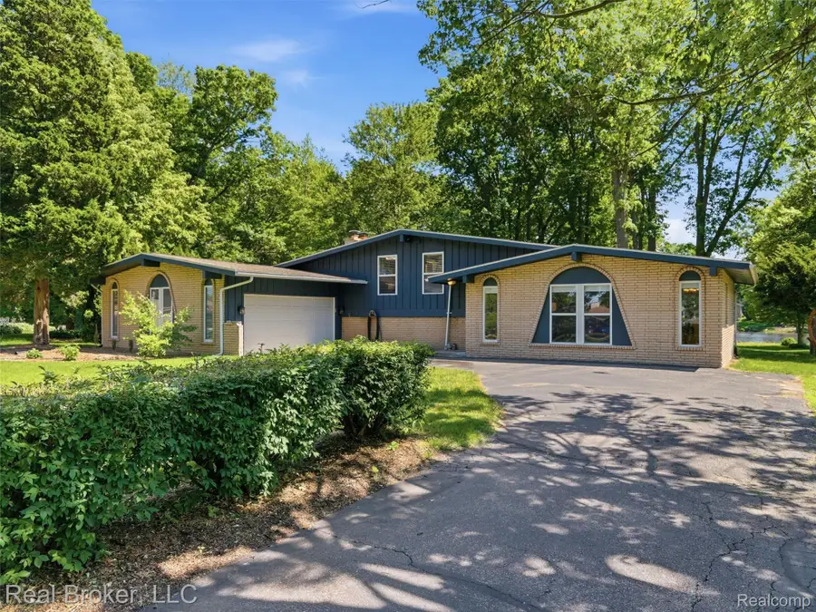 7514 Capri Drive, White Lake, MI 48383 - #3