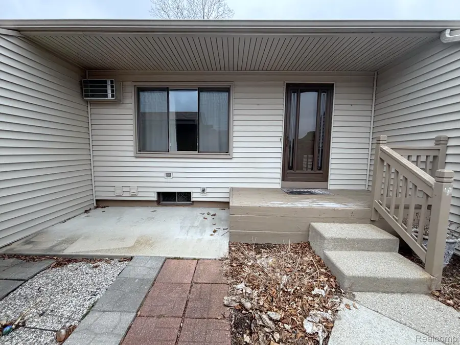 62072 Yorktown - Unit 4, South Lyon, MI 48178 - #3
