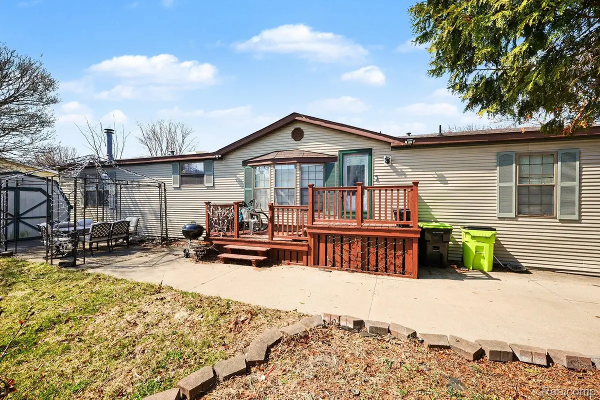 23312 Crystal Dr, Clinton, MI 48036 - #1